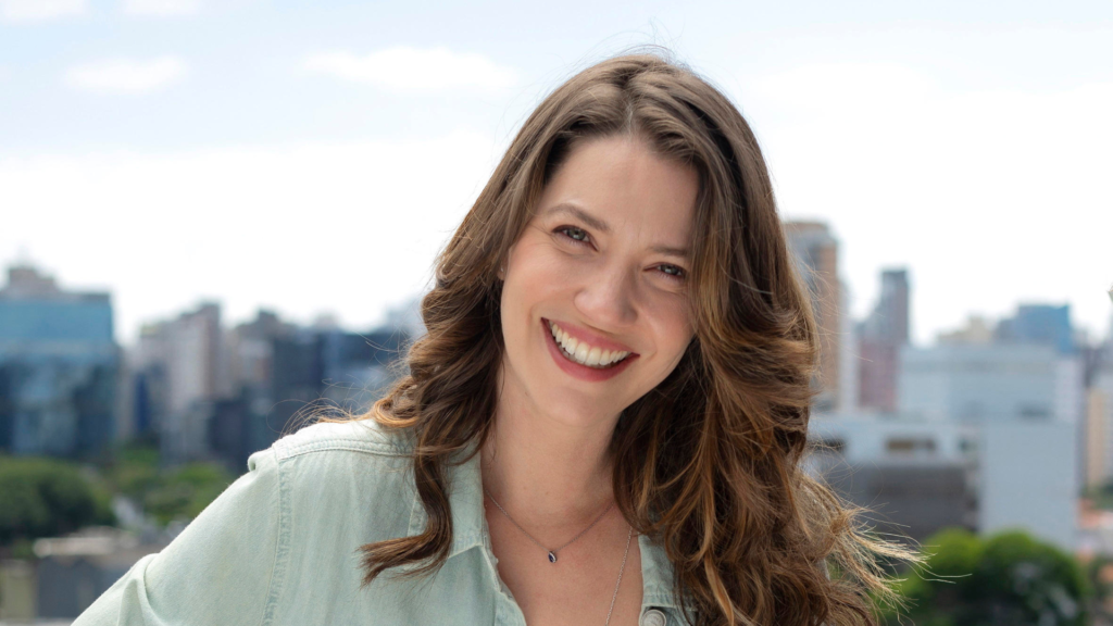 Nathalia Dill celebra volta à TV como protagonista de Família é Tudo Duh Secco