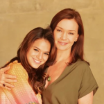 Em Família - Bruna Marquezine e Julia Lemmertz
