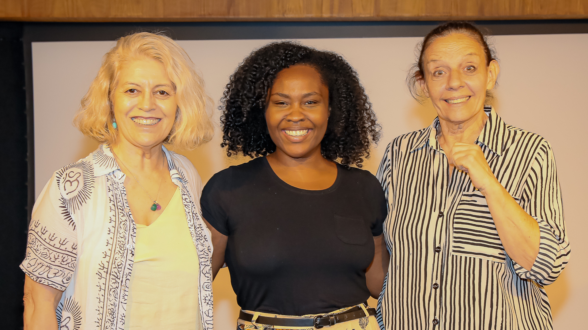 A Caverna Encantada - Ariane Souza, Magali Biff e Rosi Campos