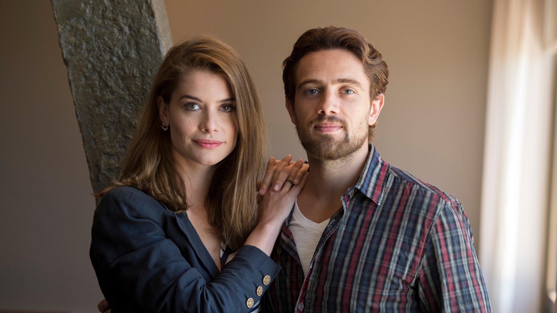 Além do Tempo - Alinne Moraes e Rafael Cardoso